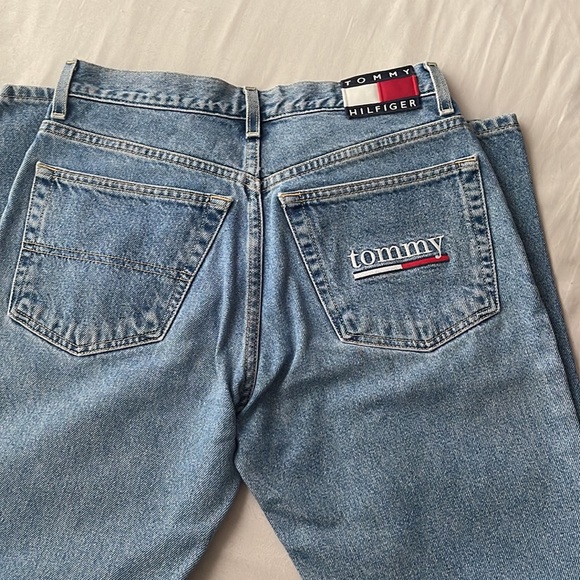 Classic fit med wash Tommy Hilfiger denim Jeans - Picture 3 of 8
